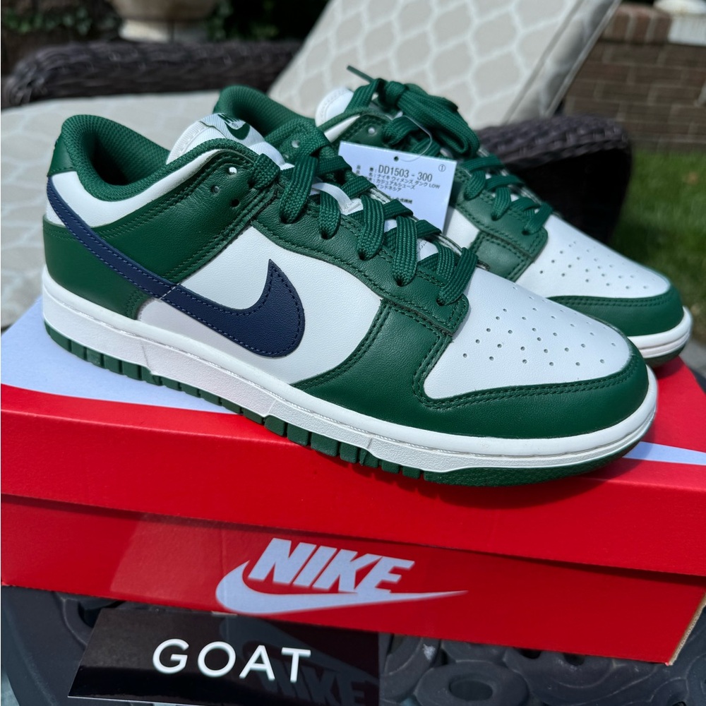 Low Dunk Women’s Gorge Green 9 size